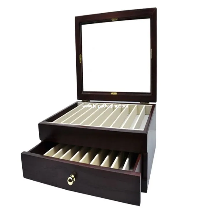 Caseta cu colectia de pixuri rosii