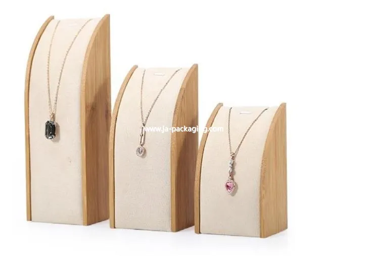 Busturi de colier din lemn bambus